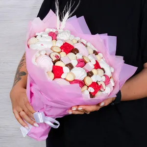 Яркий сладкий женский букет с зефиром, пирожными Macarons, конфетами Toffifee и Комильфо - №2477